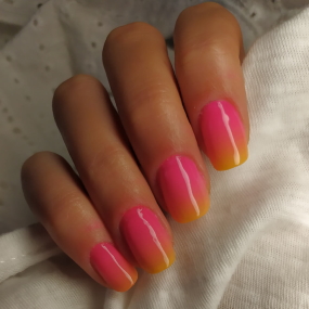 gradient polished manicures